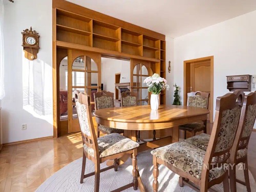 Prodej domu 380 m², pozemek 1998 m²