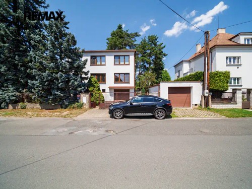 Prodej stavebního pozemku 992 m²