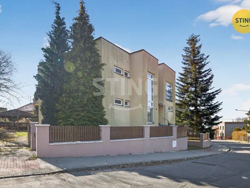 Prodej vily 292 m², pozemek 555 m²