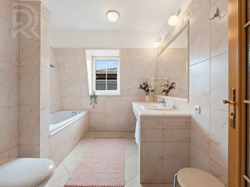 Prodaný dům 420 m², pozemek 2462 m²