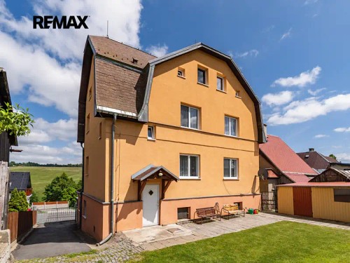 Prodej domu 328 m², pozemek 758 m²
