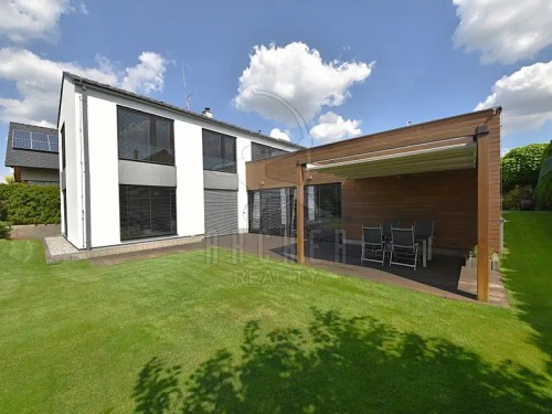 Prodej domu 300 m², pozemek 1000 m²