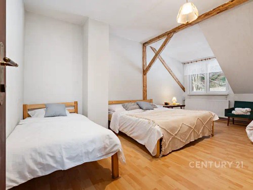 Prodej chalupy 648 m², pozemek 907 m²