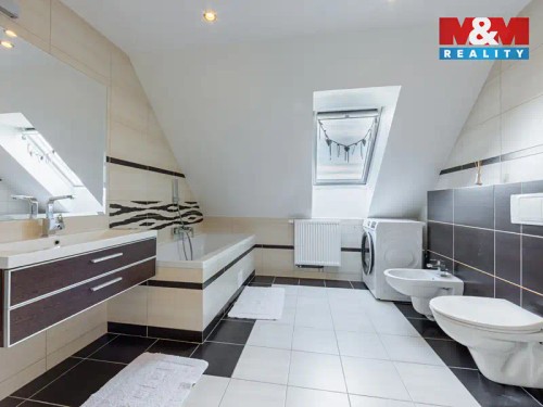 Prodej domu 280 m², pozemek 1293 m²