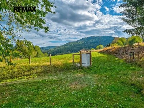 Prodej stavebního pozemku 2100 m²