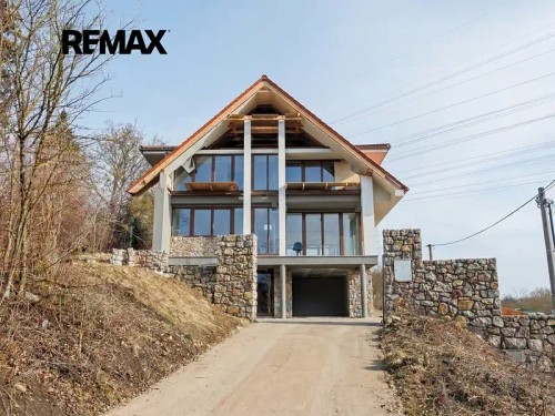 Prodej vily 260 m², pozemek 2681 m²