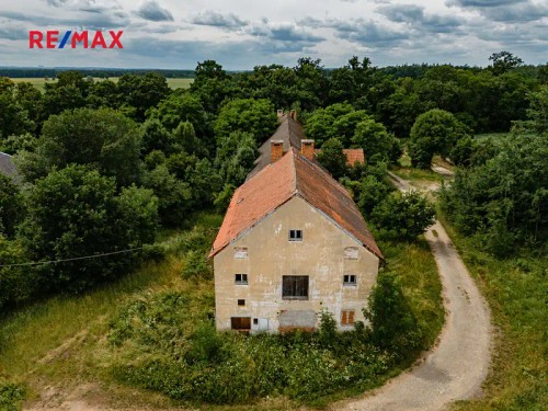 Prodej zemědělské usedlosti 830 m², pozemek 978 m²