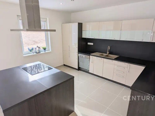 Prodej domu 320 m², pozemek 1686 m²