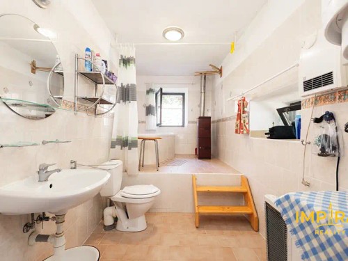 Prodej domu 300 m², pozemek 2937 m²