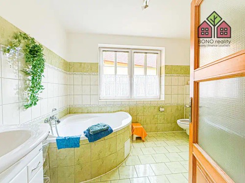 Prodej domu 1228 m², pozemek 5167 m²