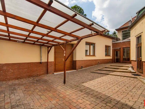 Prodej domu 400 m², pozemek 529 m²
