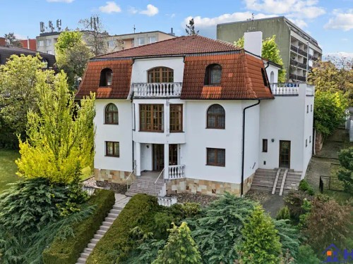Prodej vily 450 m², pozemek 2270 m²