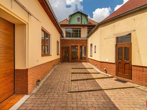 Prodej domu 400 m², pozemek 529 m²