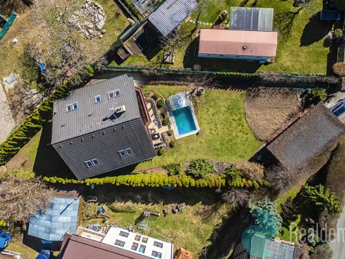 Prodej vily 174 m², pozemek 811 m²