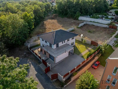 Prodej vily 338 m², pozemek 1208 m²