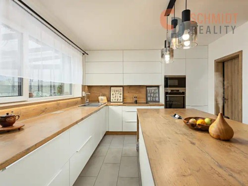 Prodej domu 242 m², pozemek 555 m²