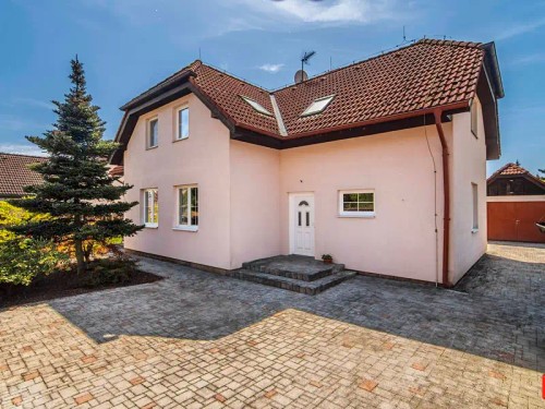 Prodej domu 230 m², pozemek 783 m²