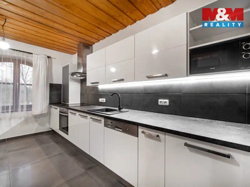 Prodej chalupy 260 m², pozemek 2511 m²