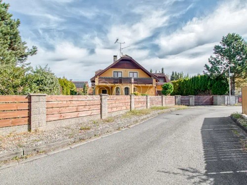 Prodej domu 233 m², pozemek 885 m²