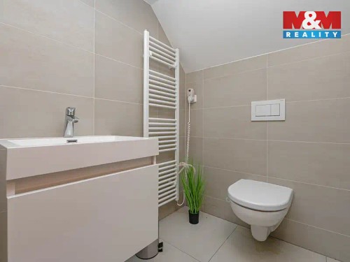 Prodej chalupy 386 m², pozemek 1335 m²