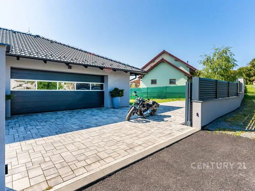 Prodej domu 226 m², pozemek 987 m²