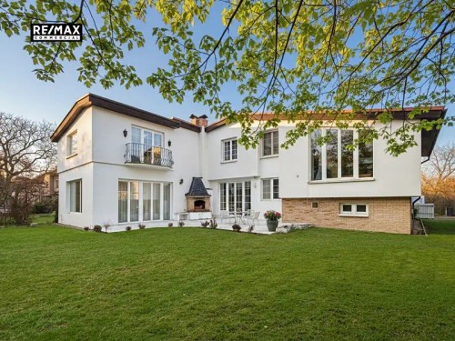 Prodej vily 355 m², pozemek 905 m²