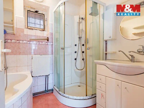 Prodej domu 350 m², pozemek 7949 m²