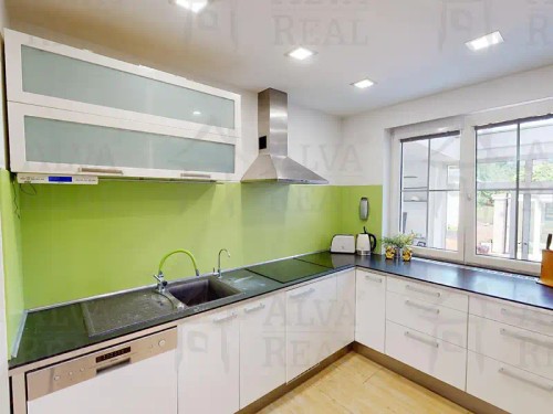 Prodej domu 345 m², pozemek 792 m²