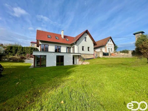 Prodej domu 220 m², pozemek 2215 m²