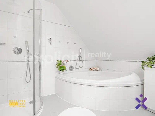 Prodej domu 234 m², pozemek 998 m²