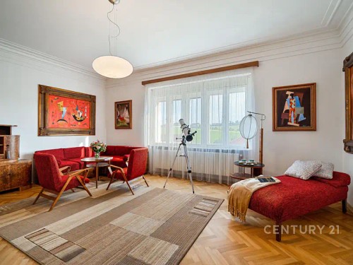 Prodej vily 405 m², pozemek 1796 m²