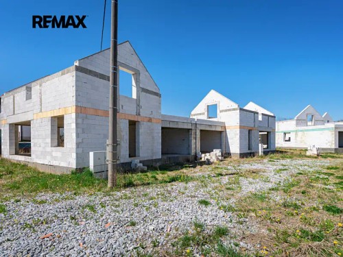 Prodej stavebního pozemku 7643 m²