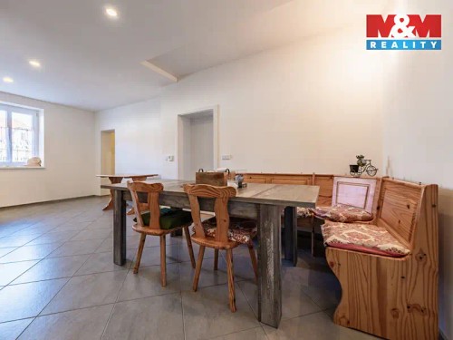 Prodej domu 225 m², pozemek 1397 m²