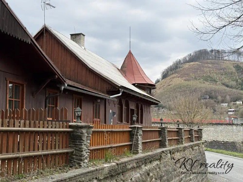 Prodej domu 1300 m², pozemek 4085 m²