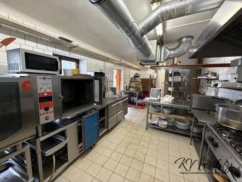 Prodej domu 1300 m², pozemek 4085 m²