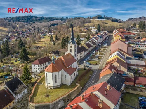 Prodej stavebního pozemku 988 m²