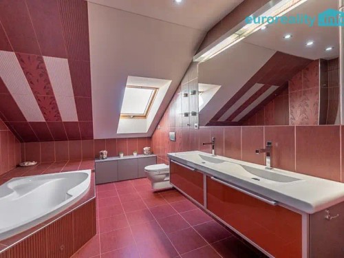 Prodej domu 270 m², pozemek 2175 m²