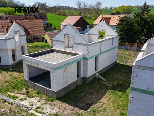 Prodej stavebního pozemku 7643 m²