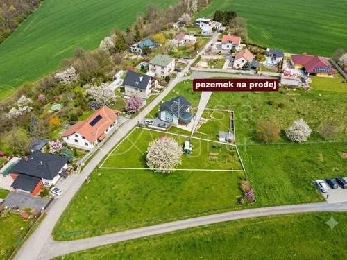 Prodej stavebního pozemku 1051 m²