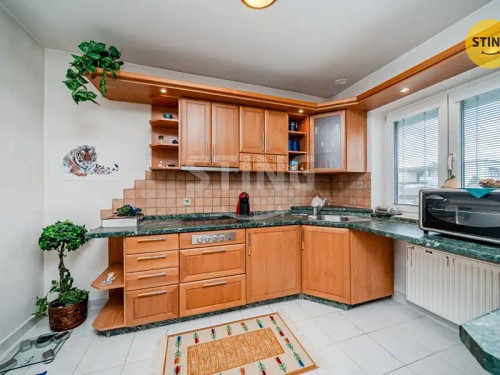 Prodej vily 300 m², pozemek 1197 m²