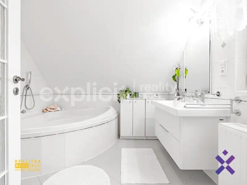 Prodej domu 234 m², pozemek 998 m²