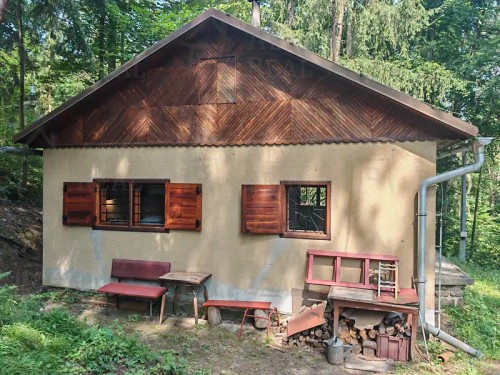 Prodej chaty 40 m², pozemek 1 m²