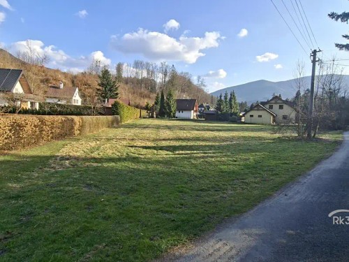 Prodej stavebního pozemku 1586 m²