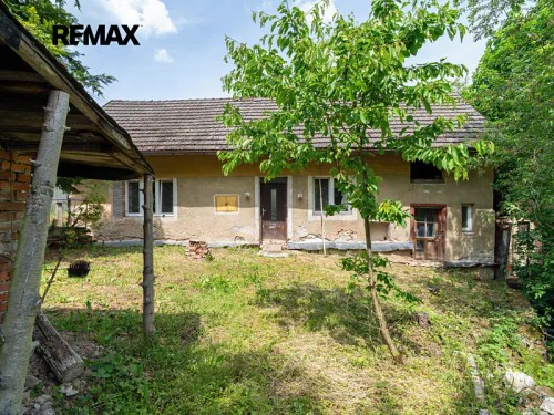 Prodej stavebního pozemku 1086 m²