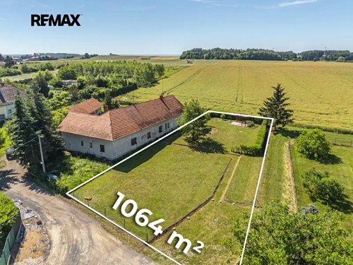 Prodej stavebního pozemku 1064 m²