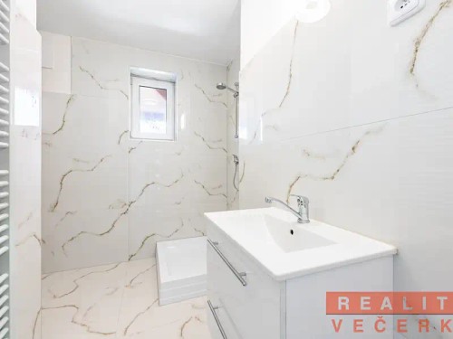 Prodej domu 220 m², pozemek 883 m²