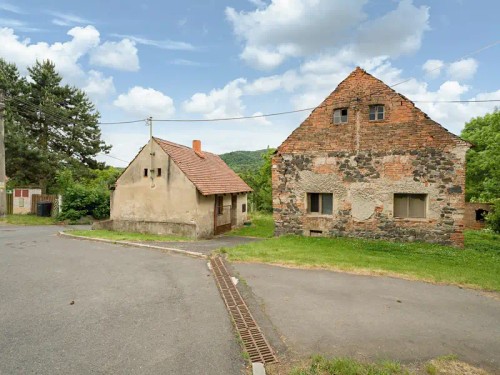 Prodej stavebního pozemku 1516 m²