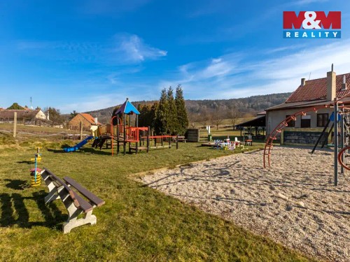 Prodej stavebního pozemku 2250 m²