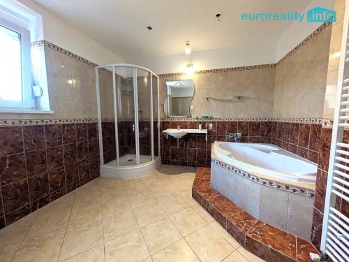 Prodej domu 240 m², pozemek 1087 m²