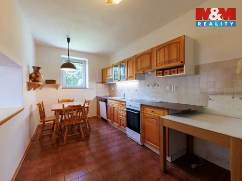Prodej domu 250 m², pozemek 976 m²